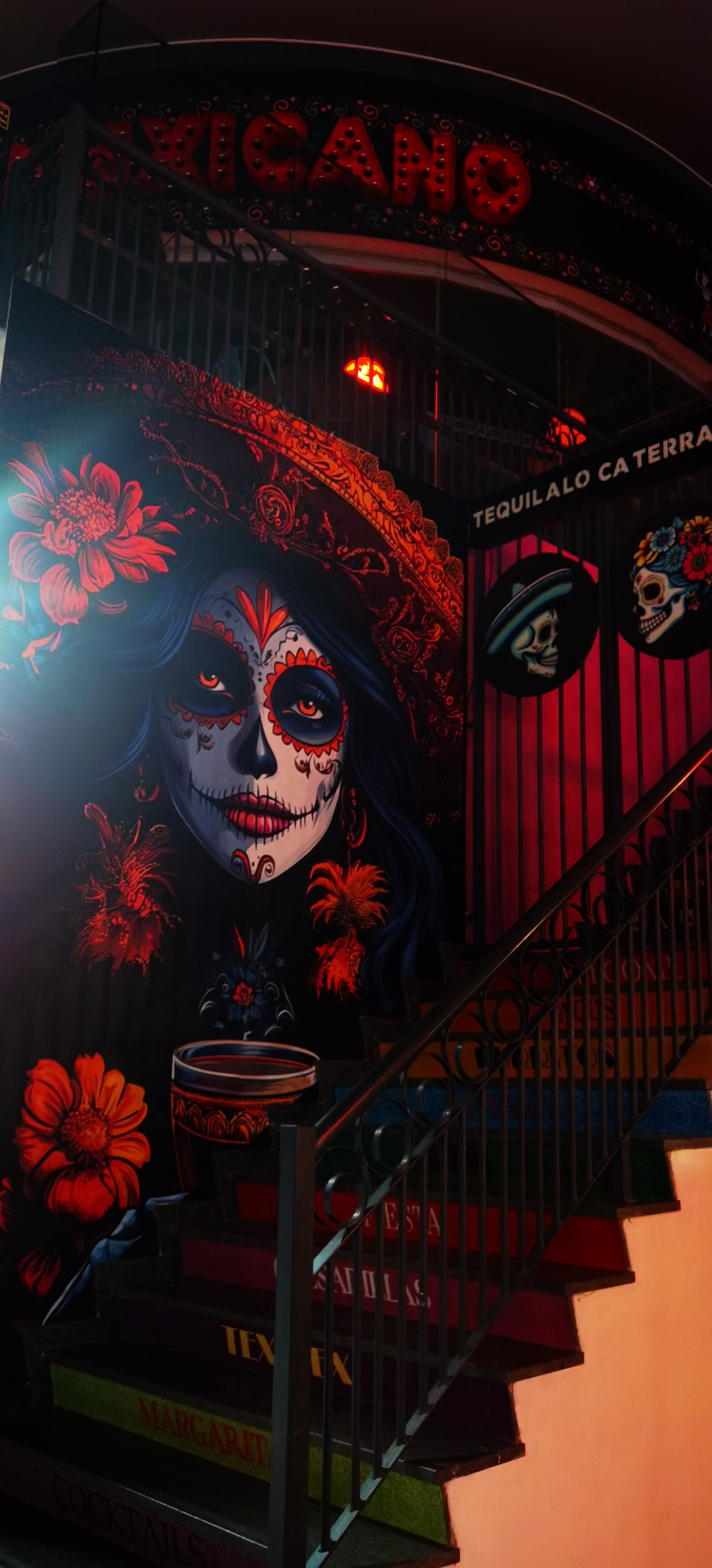 Devanture Mexicano dans le centre d’Albufeira de nuit