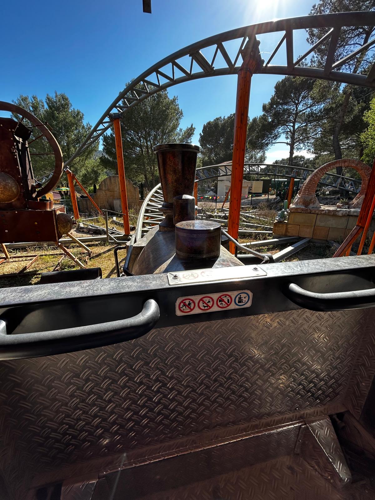 Vue depuis le wagon de Gold Rush, montagnes russes Far West du parc OK Corral